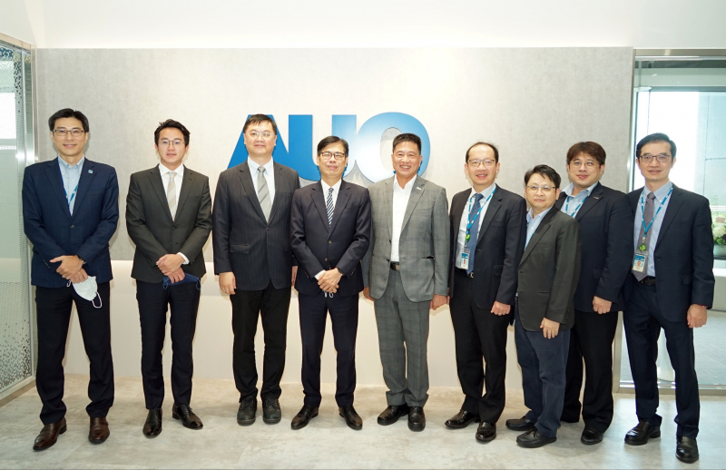 光電前進亞灣成立「AUO解決方案研發中心」，作為多元場域解決方案研發及試驗場域（圖中左為高雄市長陳其邁、圖中右為光電董事長彭双浪）